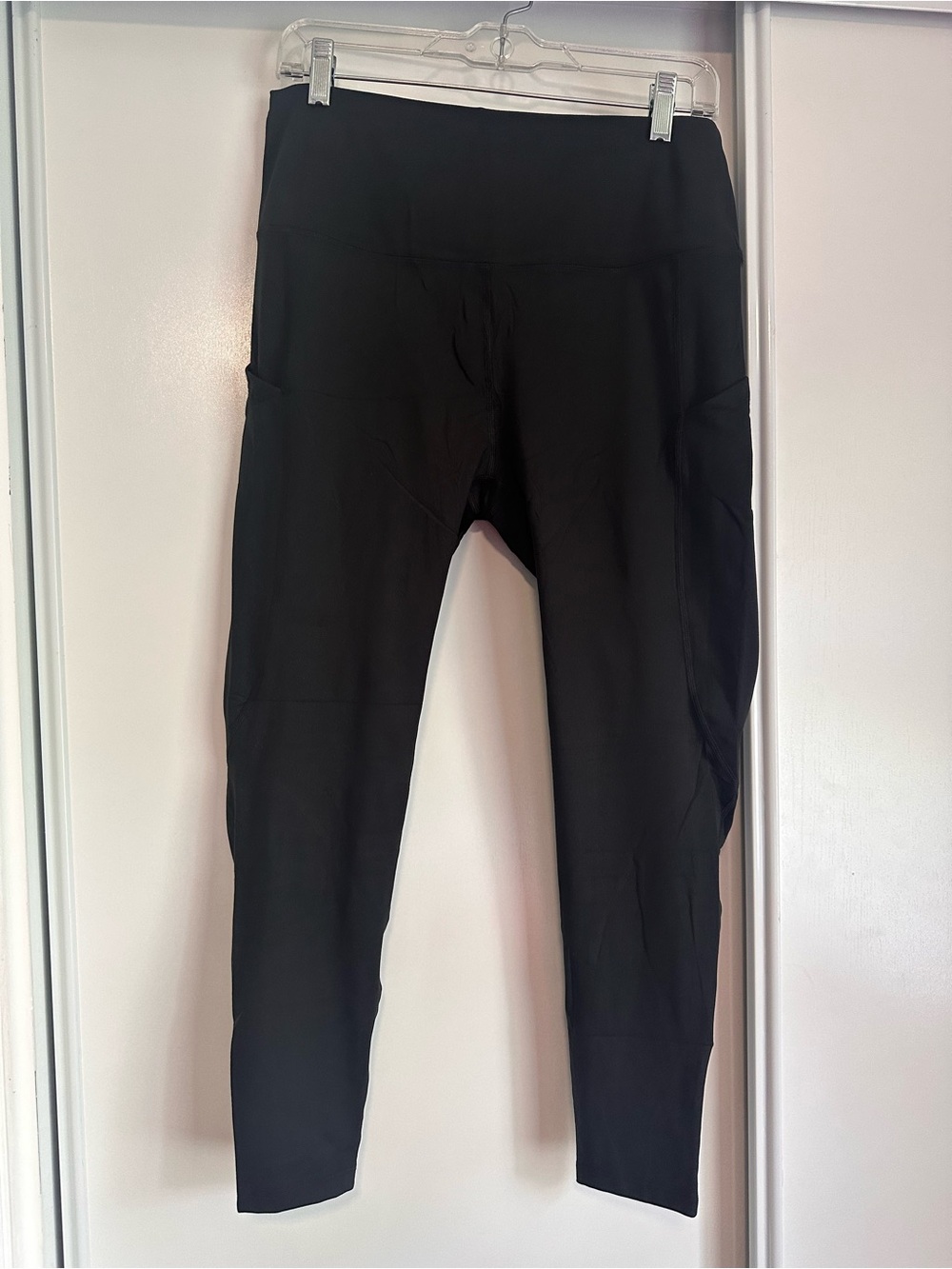 Black High-Waist Workout Leggings with Side Pockets